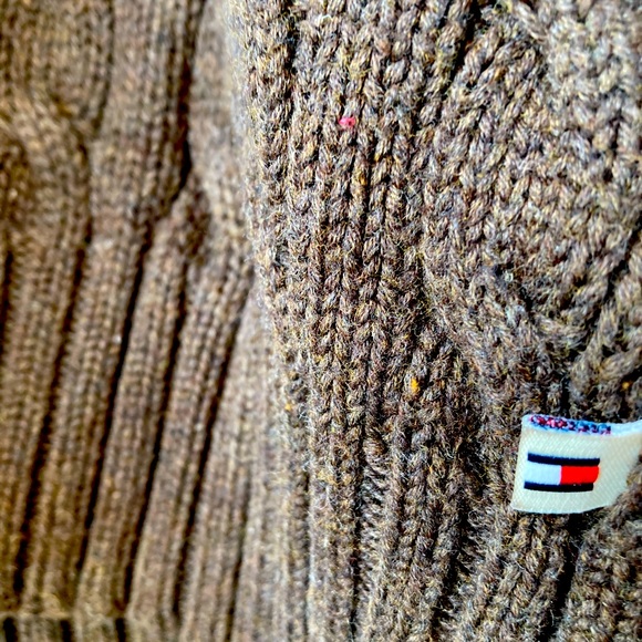 Tommy Hilfiger Turtleneck size medium. - Picture 3 of 3